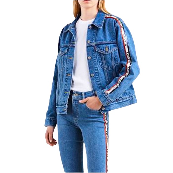 Levi Levi’s jean jacket denim tape logo street wear size medium